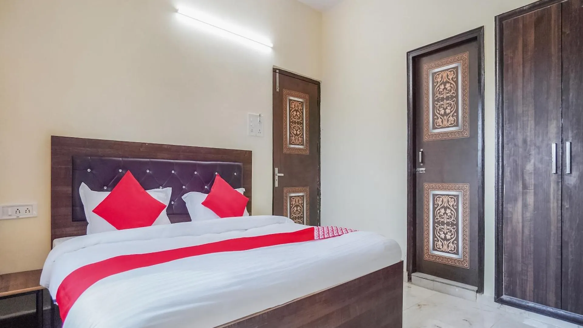 Hotel O Silver Palace Delhi