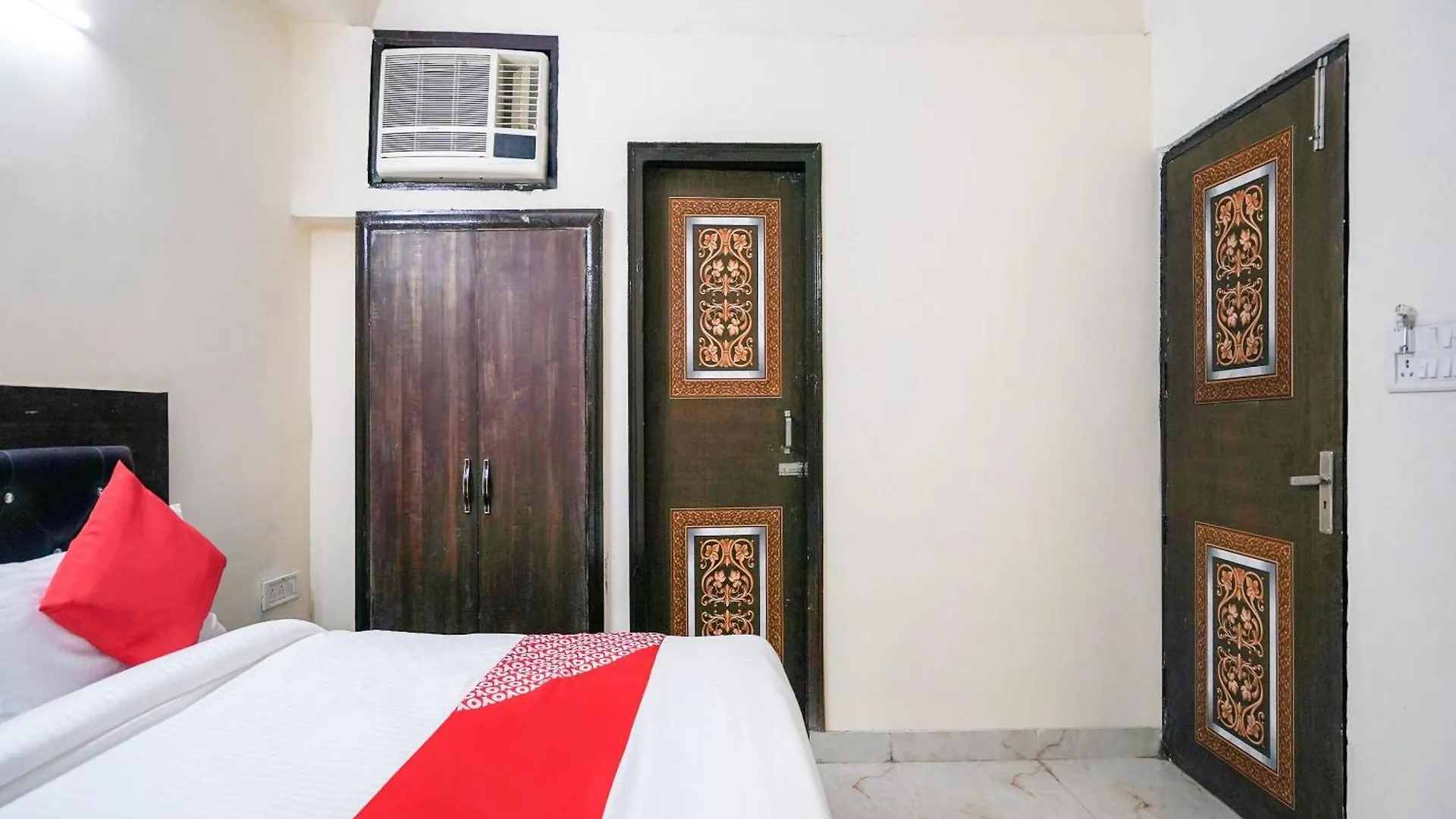 Hotel O Silver Palace Delhi